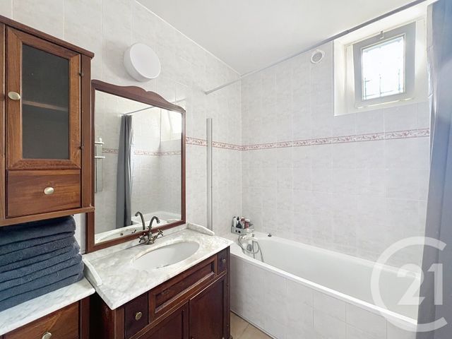 Appartement F3 à vendre - 3 pièces - 53.0 m2 - LE RAINCY - 93 - ILE-DE-FRANCE - Century 21 Quartier De La Gare